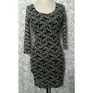 FOREVER 21 Black and white Laced Dress size S